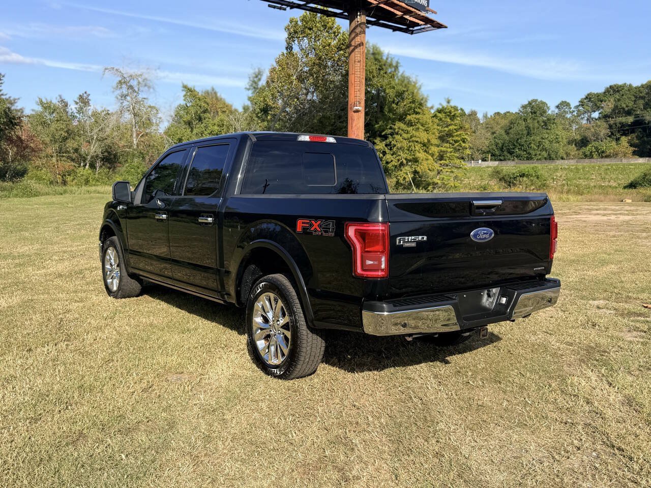 Used 2016 Ford F150 Lariat w/ Equipment Group 502A Luxury AWD/4WD image 3