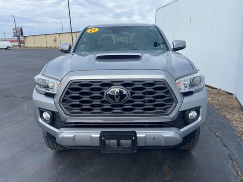 Used 2021 Toyota Tacoma TRD Sport image 9