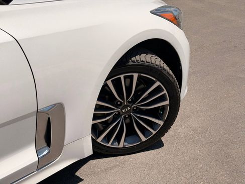 Used 2019 Kia Stinger Premium RWD image 16