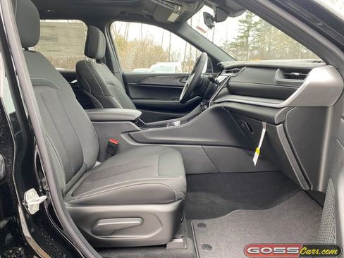 New 2025 Jeep Grand Cherokee Laredo X w/ Luxury Tech Group I image 6