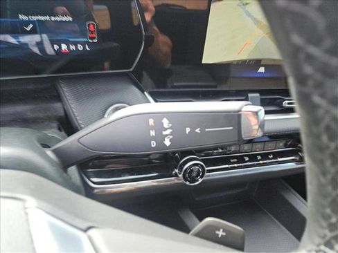 Used 2025 Chevrolet Equinox LT image 19