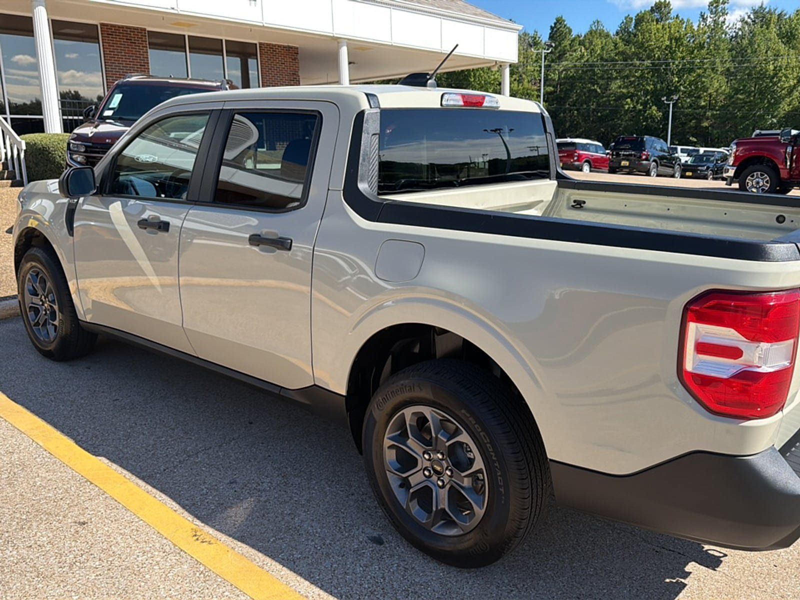 Used 2025 Ford Maverick XLT w/ Equipment Group 302A AWD/4WD image 7