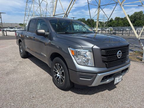 Used 2022 Nissan Titan SV RWD image 1