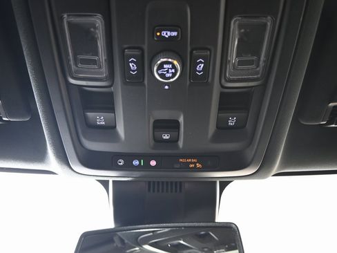 Used 2025 GMC Yukon AT4 image 34