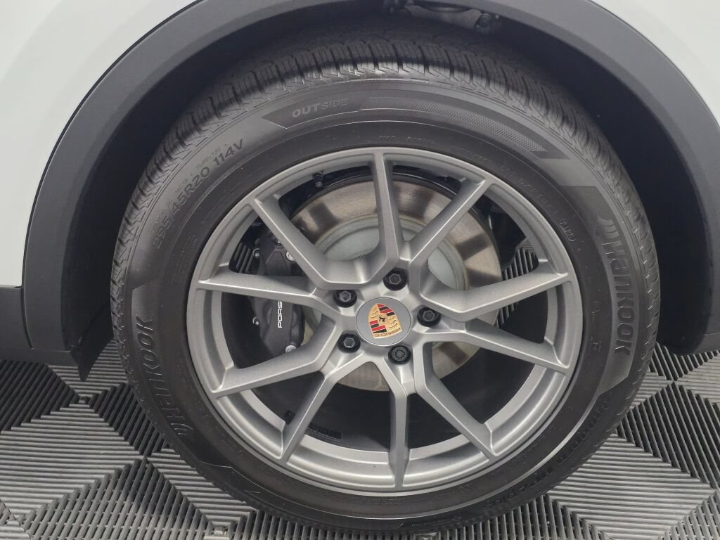 Certified 2026 Porsche Cayenne AWD/4WD image 24