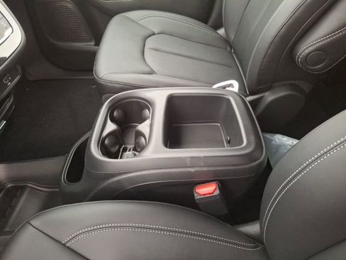 New 2026 Chrysler Pacifica Select image 22