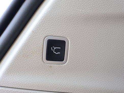 Used 2024 Chrysler Pacifica Touring-L FWD image 29