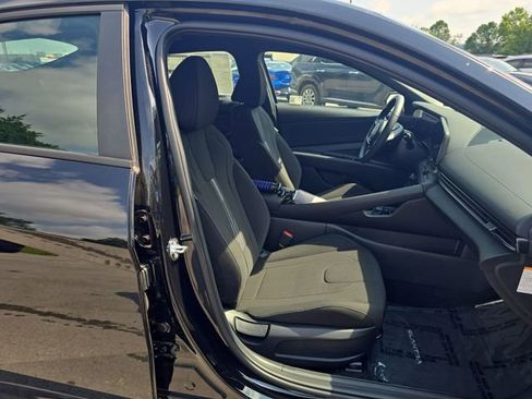 New 2025 Hyundai Elantra SEL image 24