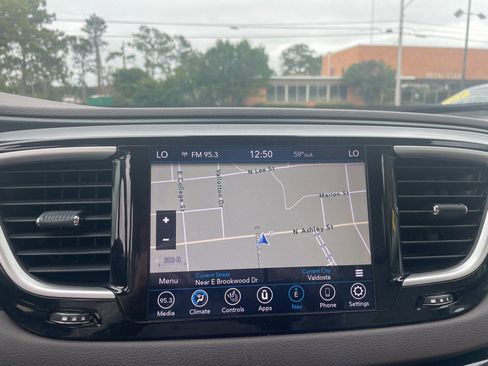 Used 2020 Chrysler Pacifica Touring-L Plus w/ Advanced Safetytec Group image 25