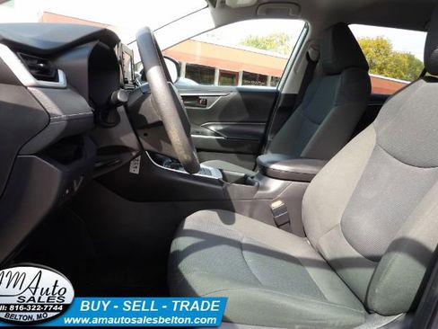 Used 2022 Toyota RAV4 LE image 14
