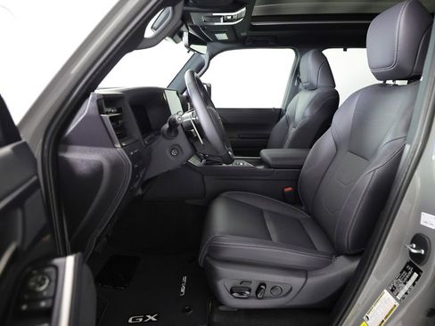 Used 2026 Lexus GX 550 w/ Accessory Package (31) AWD/4WD image 18