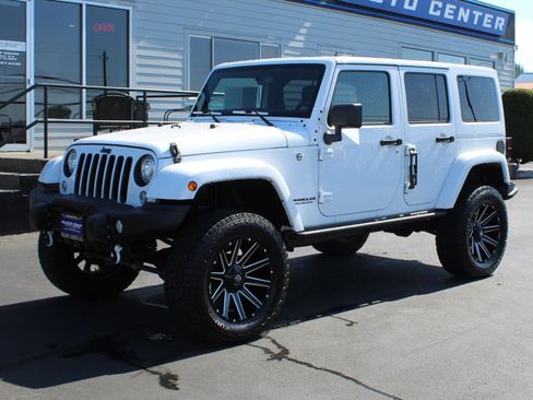Used 2017 Jeep Wrangler Unlimited Sahara AWD/4WD image 2