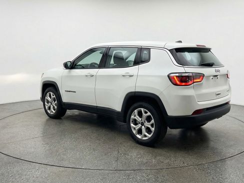 Used 2025 Jeep Compass Latitude AWD/4WD image 6