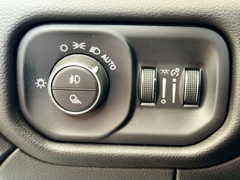 Used 2023 RAM 3500 Laramie AWD/4WD image 12