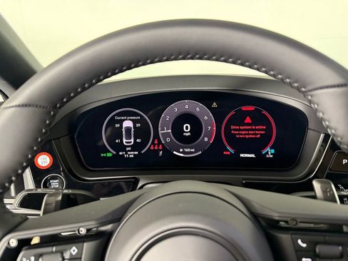 Certified 2025 Porsche Cayenne Coupe image 39