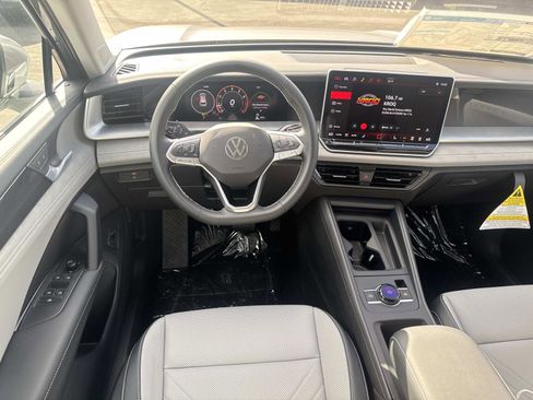 New 2026 Volkswagen Tiguan SE image 8