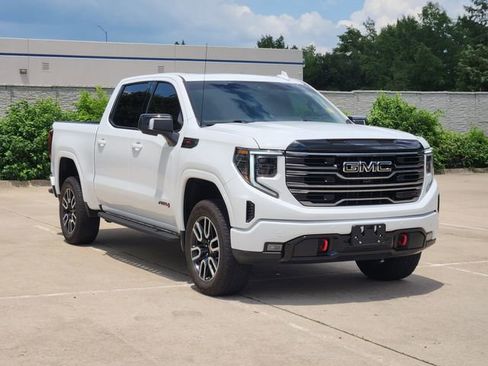 Used 2025 GMC Sierra 1500 AT4 w/ AT4 Premium Package AWD/4WD image 3