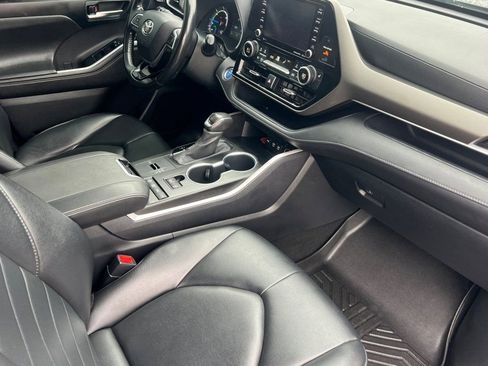 Used 2020 Toyota Highlander XLE image 14