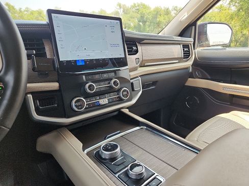 Used 2024 Ford Expedition Limited AWD/4WD image 20