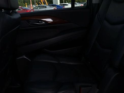 Used 2019 Cadillac Escalade ESV Premium Luxury AWD/4WD image 47