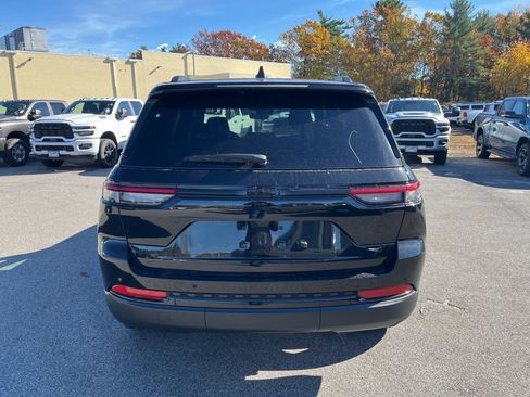 New 2025 Jeep Grand Cherokee Altitude image 6