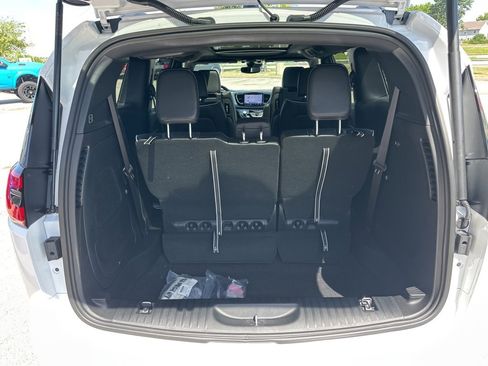 New 2025 Chrysler Pacifica Limited w/ Uconnect Theater Family Group image 40