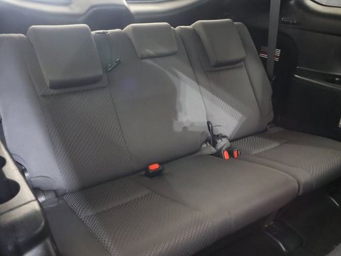 Used 2017 Toyota Highlander LE image 14