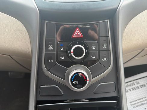 Used 2016 Hyundai Elantra SE image 23