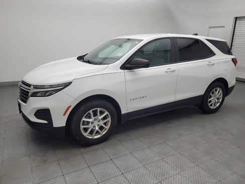 Used 2022 Chevrolet Equinox LS w/ LS Convenience Package AWD/4WD image 2