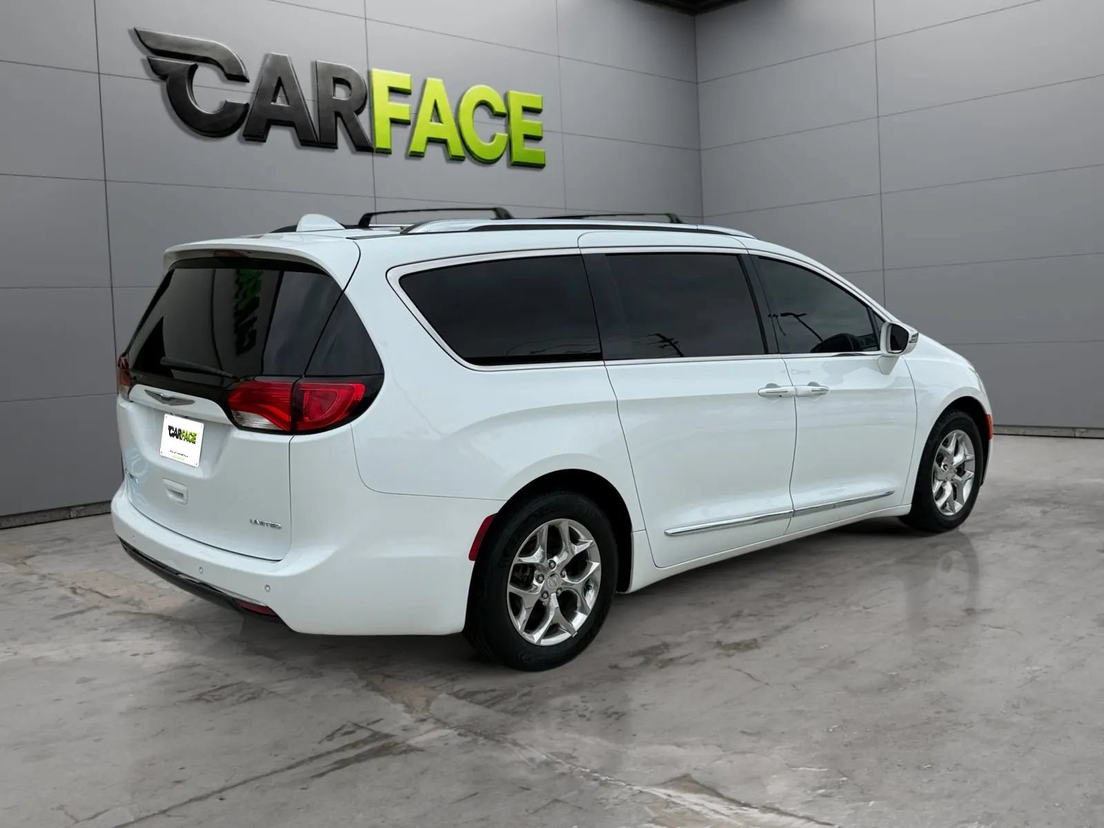 Used 2018 Chrysler Pacifica Limited FWD image 13