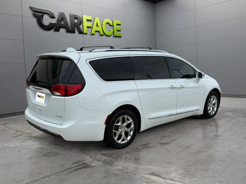 Used 2018 Chrysler Pacifica Limited FWD image 13