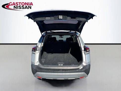 Used 2023 Nissan Rogue SV image 33