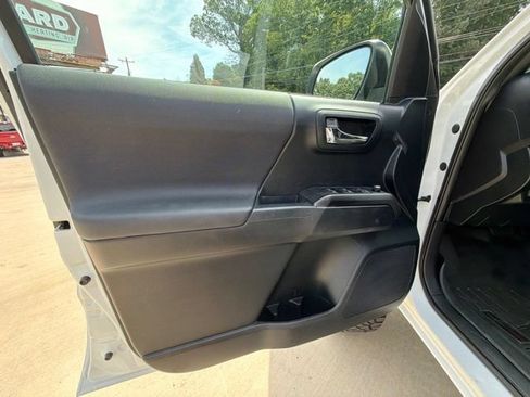 Used 2016 Toyota Tacoma TRD Sport w/ Towing Package AWD/4WD image 25