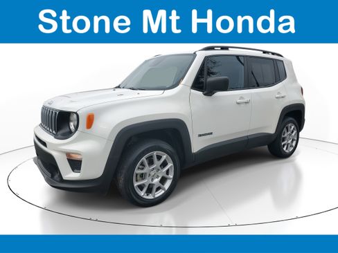 Used 2022 Jeep Renegade Latitude image 3