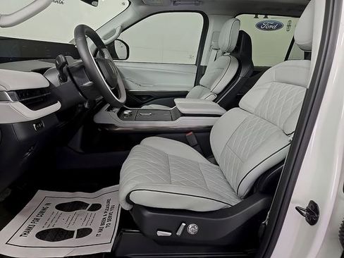 New 2026 Lincoln Navigator L Black Label w/ Black Label Special Edition AWD/4WD image 12