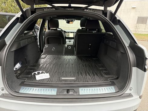 Used 2025 Land Rover Range Rover Velar Dynamic SE image 23