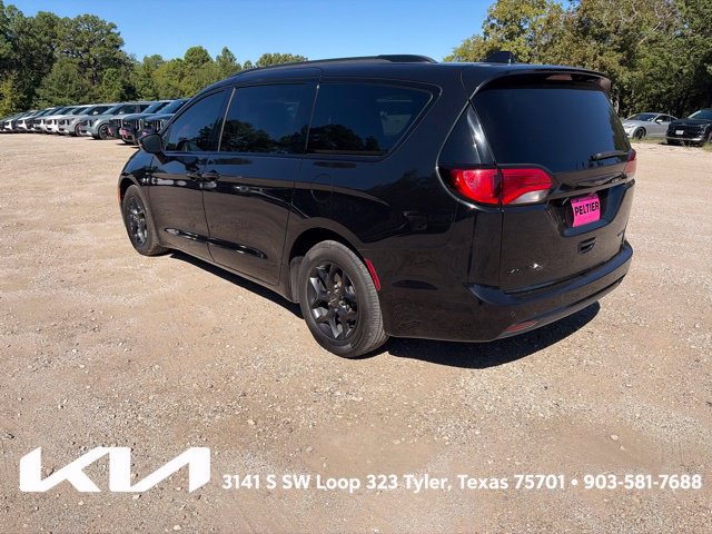 Used 2020 Chrysler Pacifica Limited w/ S Appearance Package FWD image 5
