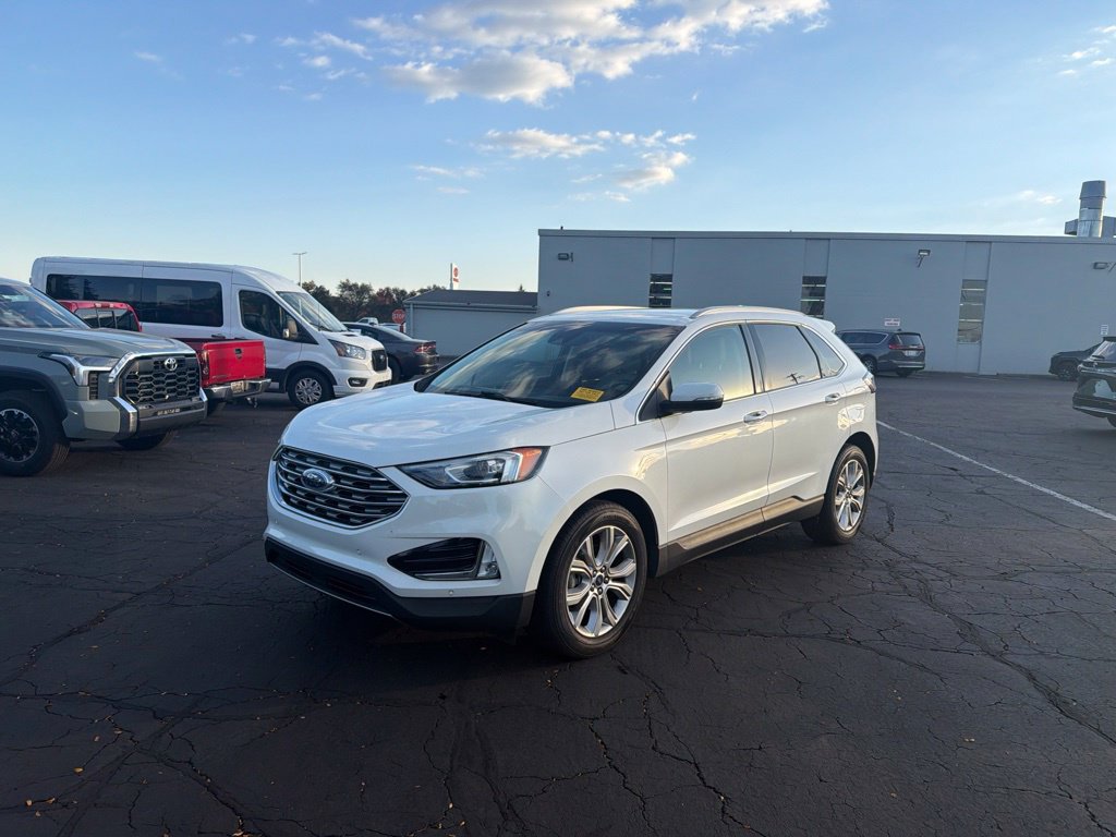 Used 2020 Ford Edge Titanium FWD image 2