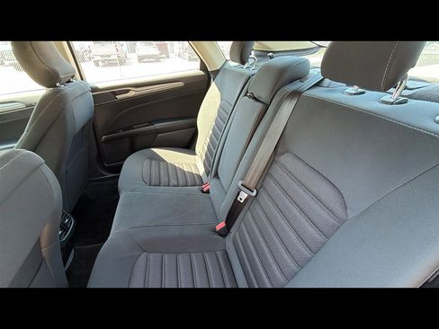 Used 2017 Ford Fusion SE w/ Fusion SE Technology Package FWD image 24