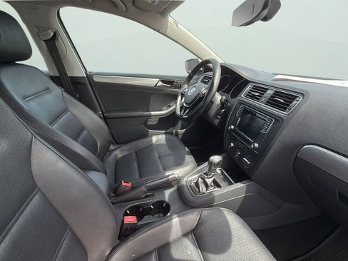 Used 2017 Volkswagen Jetta SE image 18