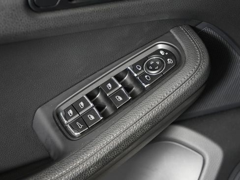 Certified 2021 Porsche Macan S AWD/4WD image 18