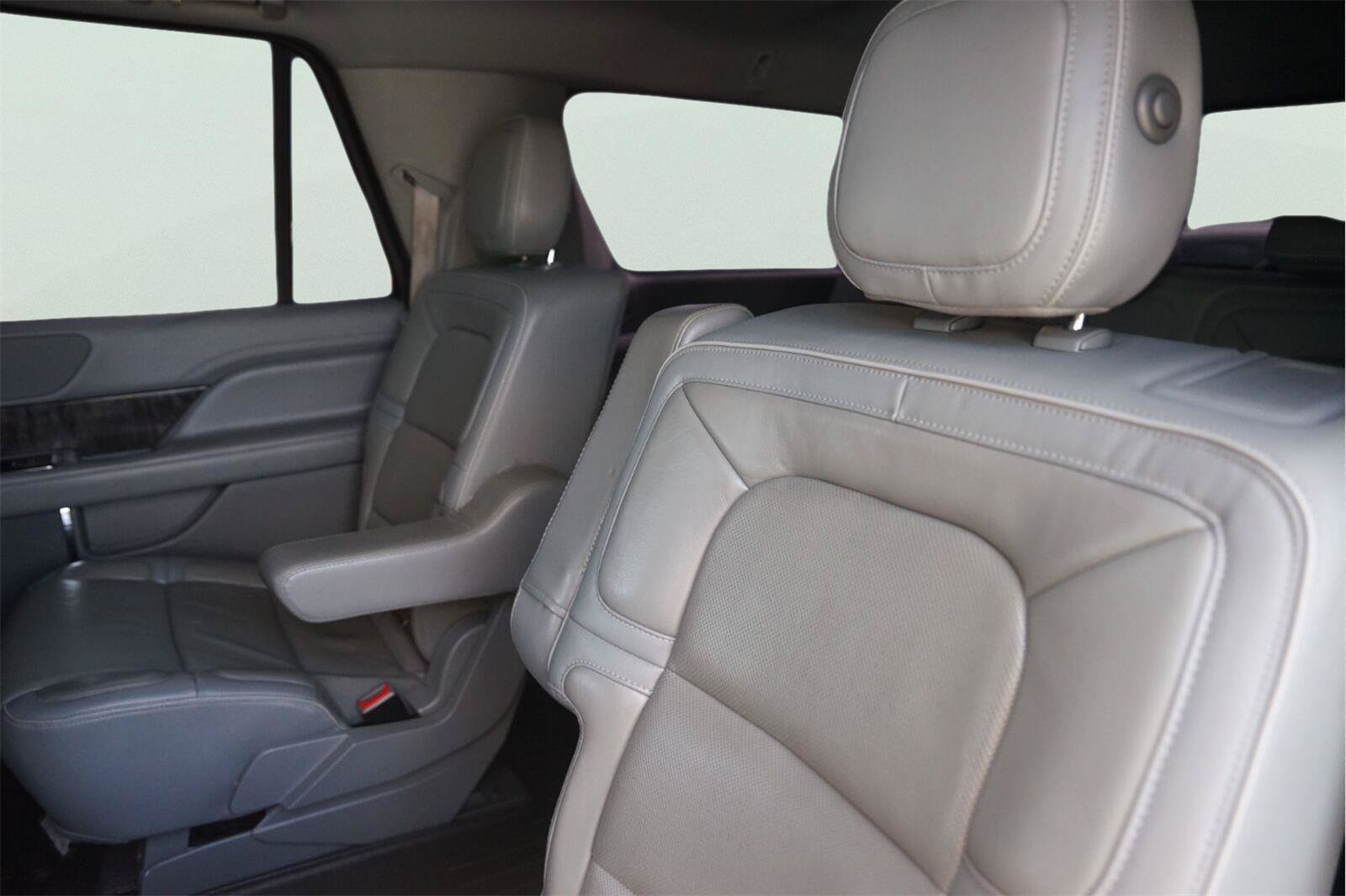 Used 2019 Lincoln Navigator L Select w/ Technology Package RWD image 14