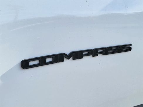 New 2026 Jeep Compass Latitude image 8