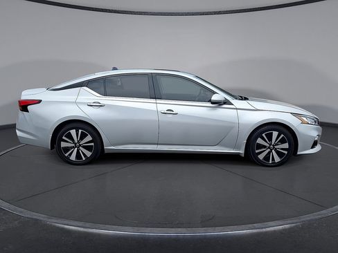 Used 2022 Nissan Altima 2.5 SL FWD image 26