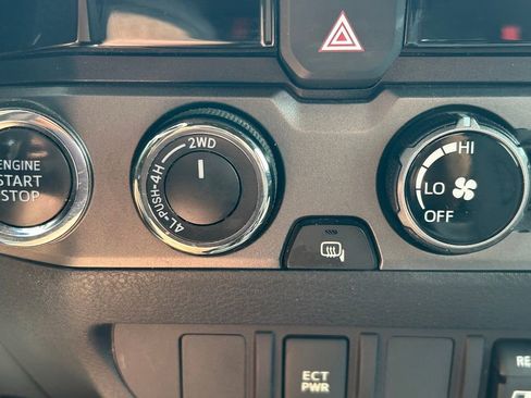 Used 2018 Toyota Tacoma TRD Off-Road AWD/4WD image 25