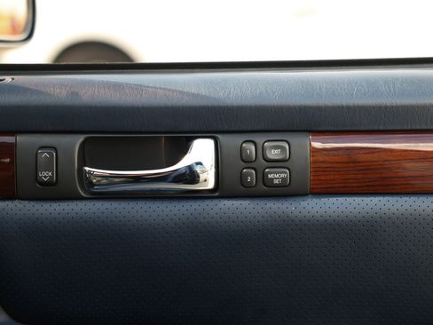 Used 1999 Cadillac Seville STS FWD image 42
