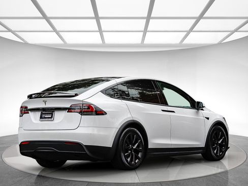 Used 2023 Tesla Model X image 4