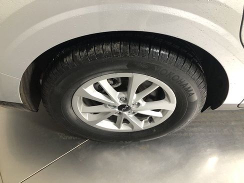 Certified 2023 Kia Carnival LX image 9