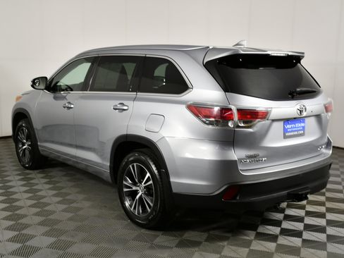 Used 2016 Toyota Highlander XLE image 8