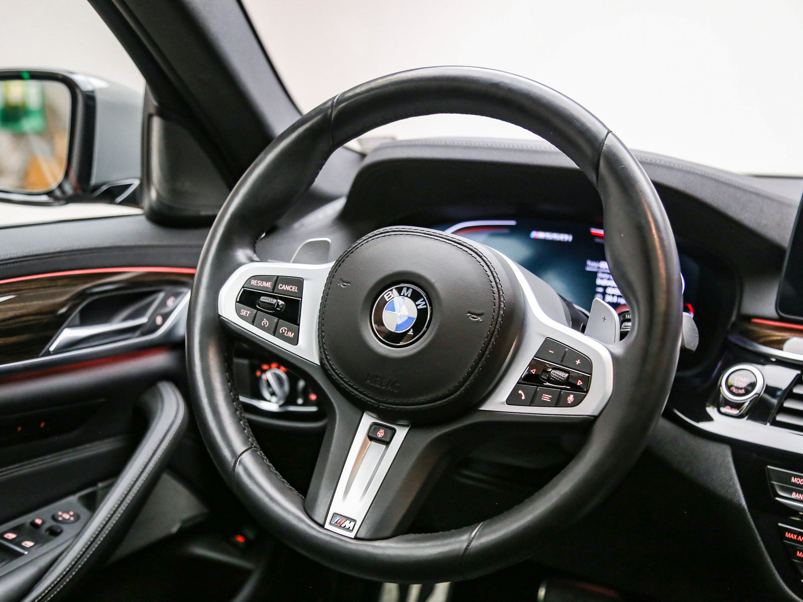 Used 2021 BMW M550i xDrive w/ Executive Package AWD/4WD image 16
